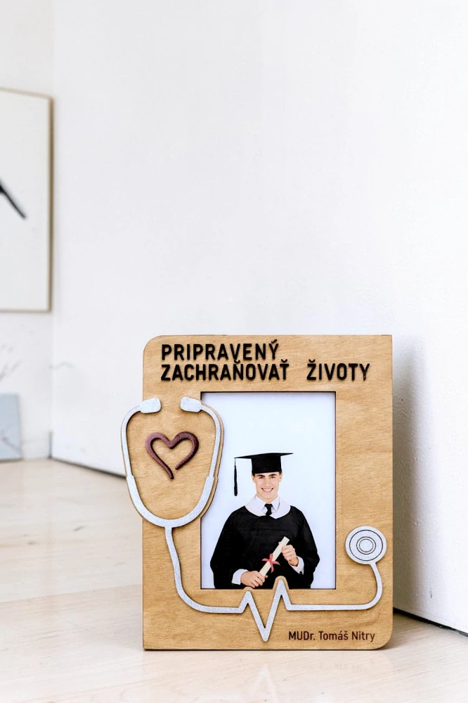 Drevený fotorámik pre absolventa medicíny 🎓 
