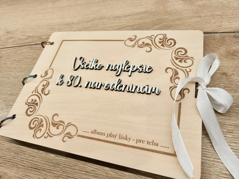 Drevený fotoalbum